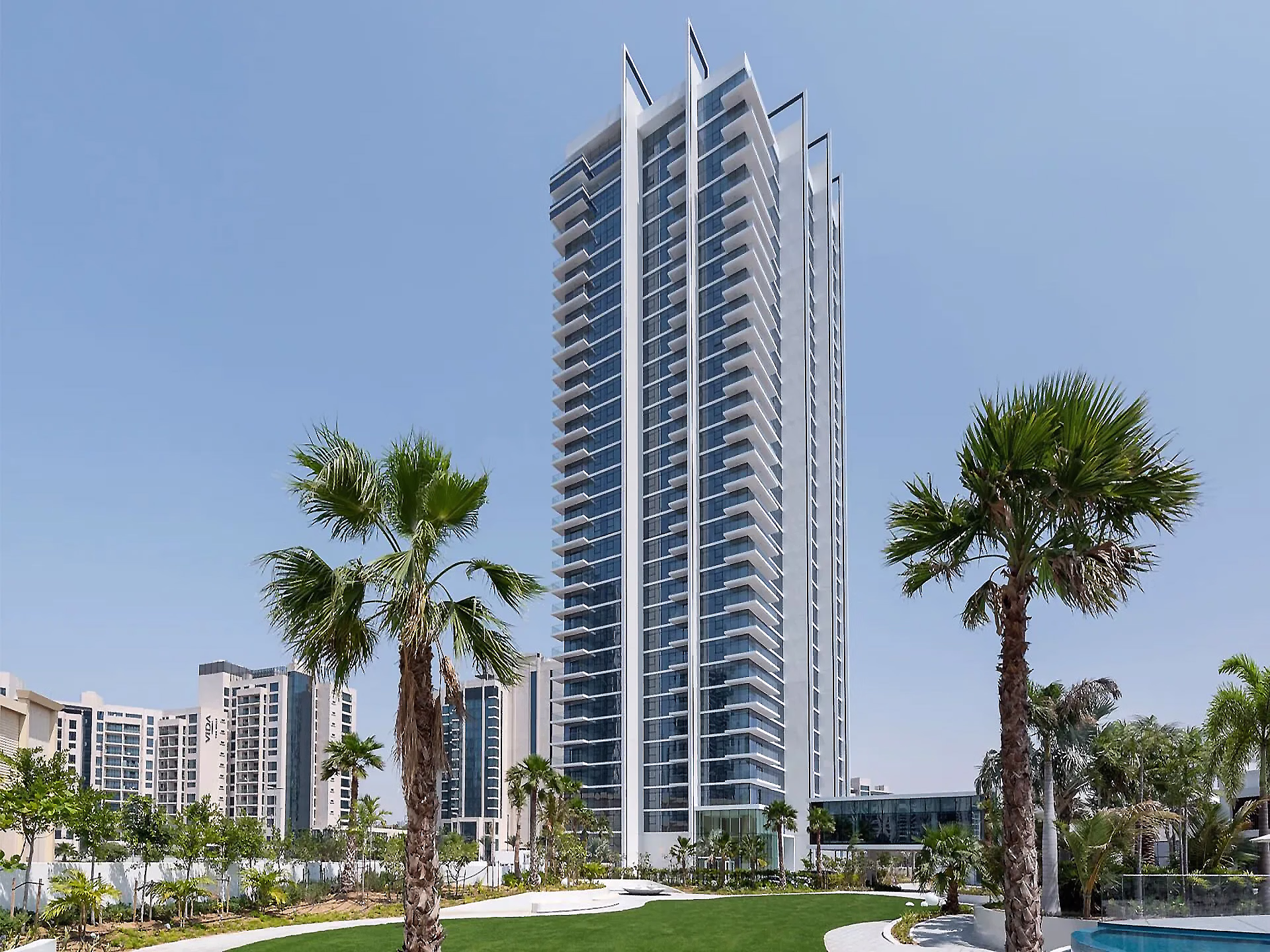 Banyan Tree Residences, residential tower and landscaped grounds
