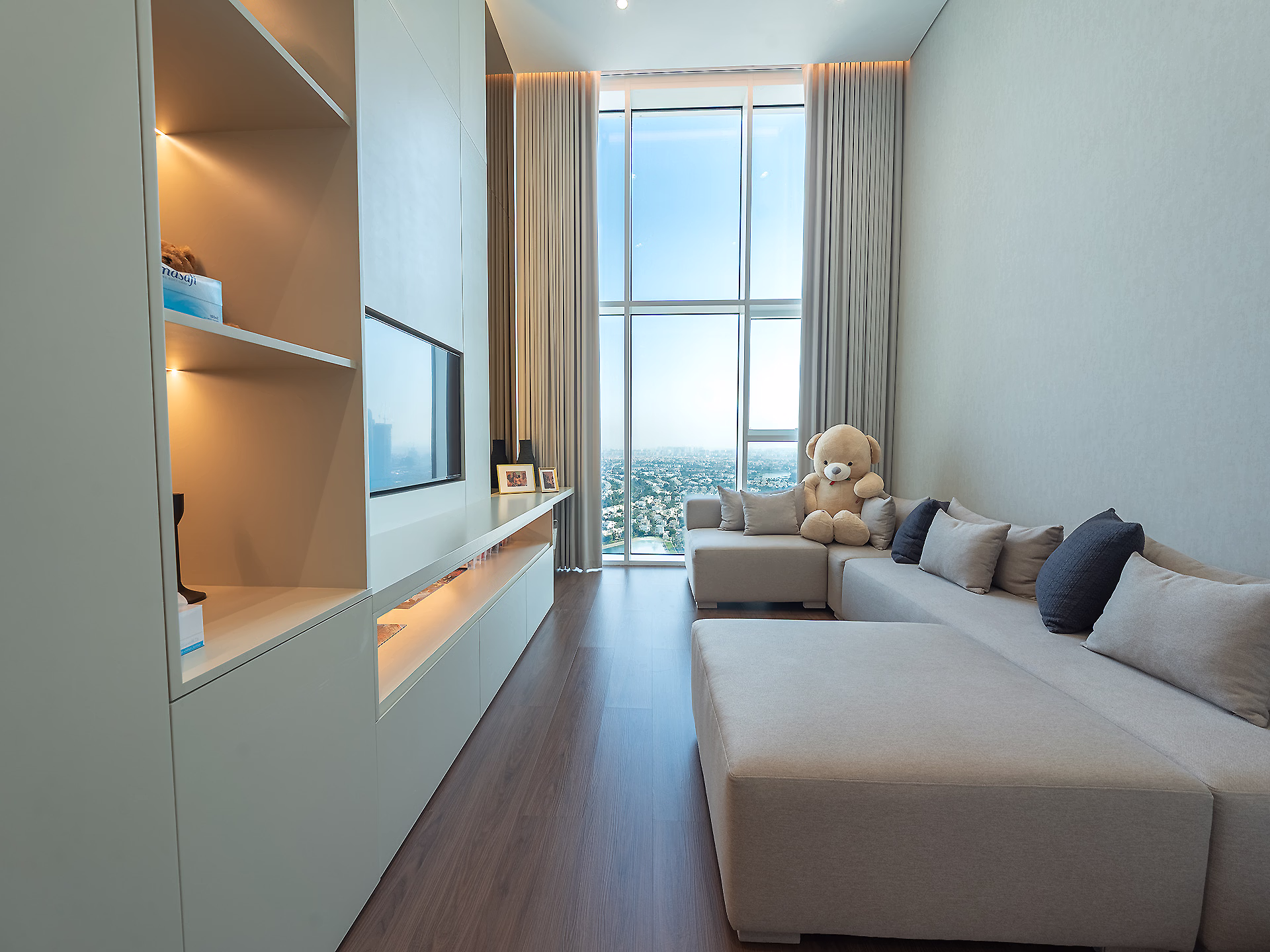 Banyan Tree residence, bedroom with lounge seating